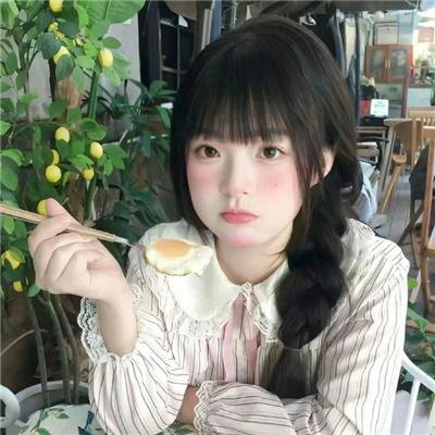 戴脚镣的女孩